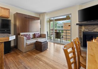 The Christie Lodge-livingroom